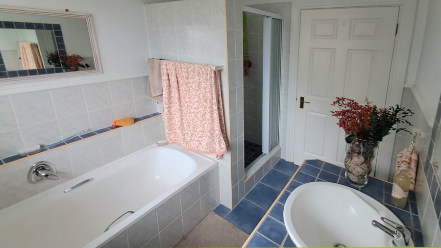 4 Bedroom Property for Sale in Seaview Eastern Cape